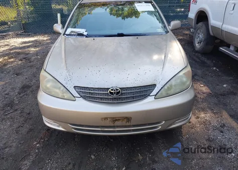2004 Toyota Camry Le z USA, uszkodzony, nr VIN 4T1BE32K34U348637